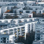 EBA veröffentlicht EBA/GL/2025/03 zur Risikogewichtung von ADC-Exposures, final guidelines on ADC exposures to residential property